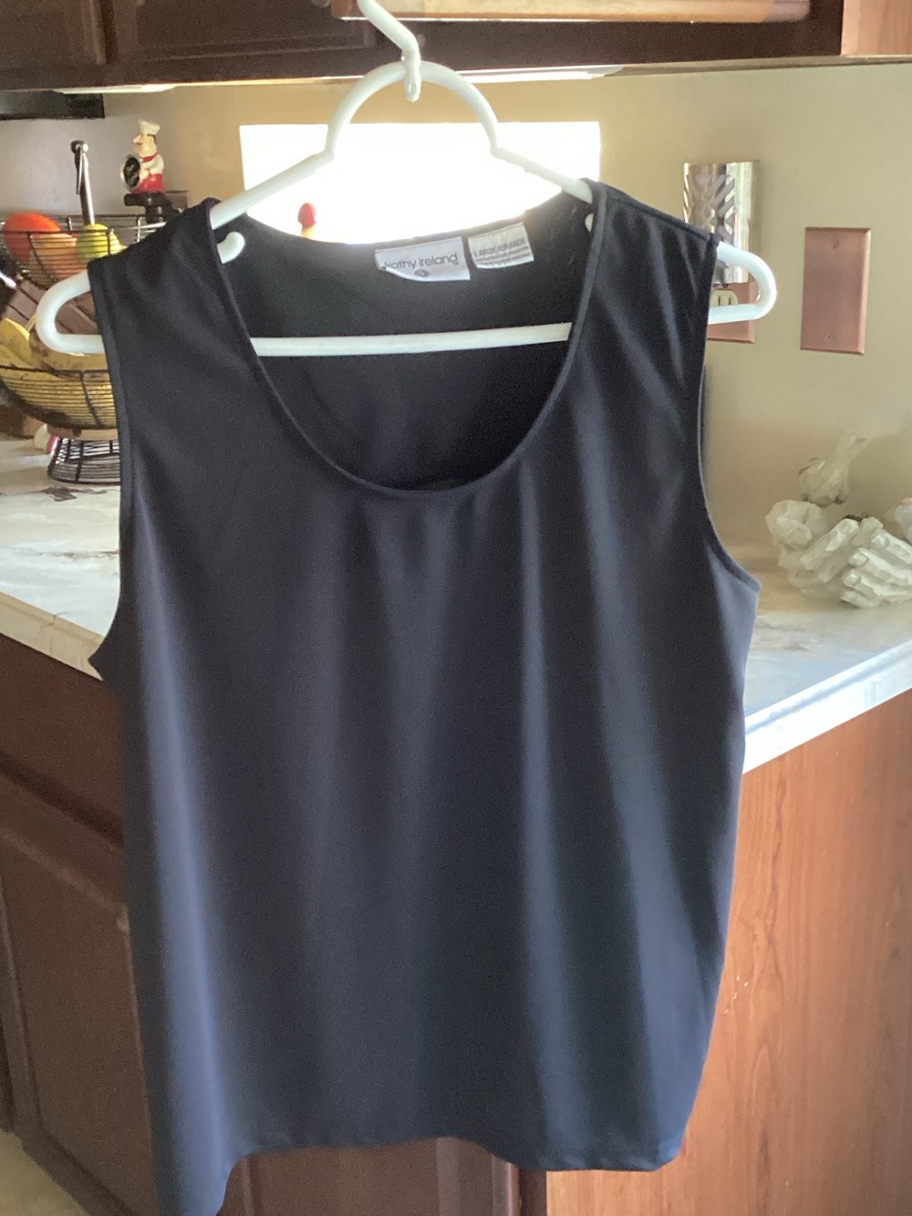 kathy ireland Black Scoop Neck Sleeveless Tank Top